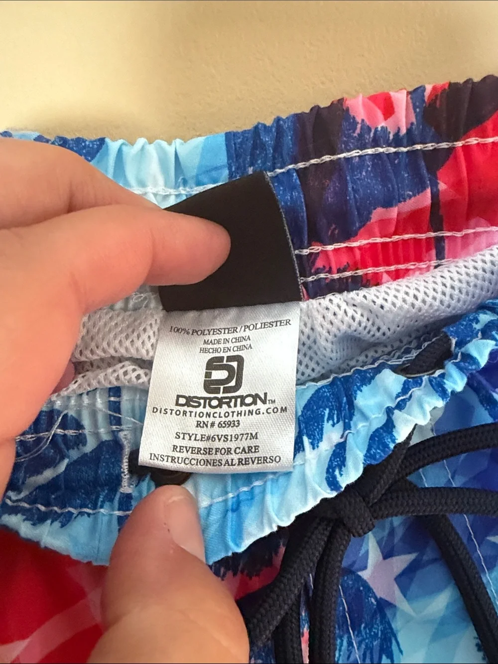 Distortion vibrant swim